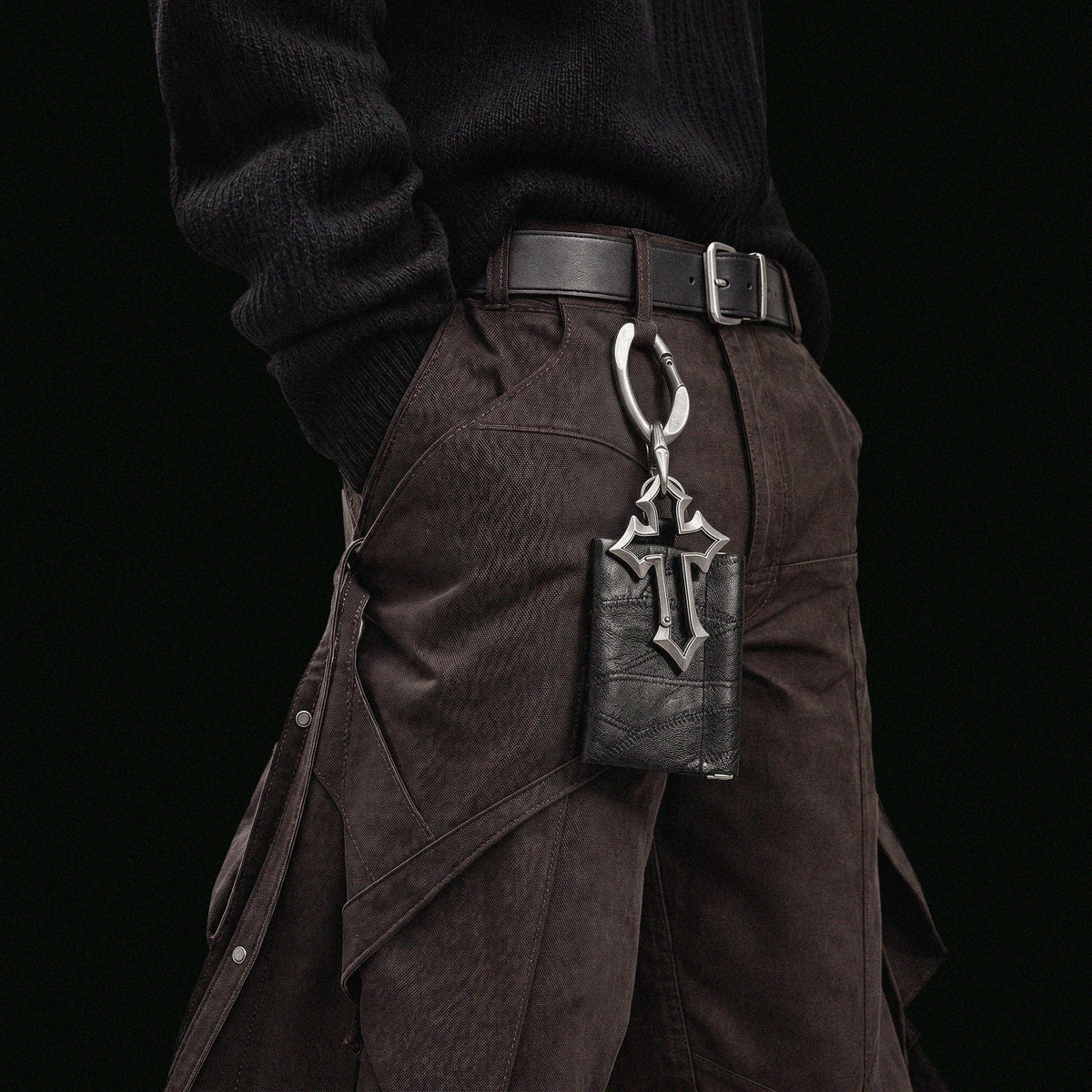HOLLOW CROSS POUCH PENDANT - KravxStudio